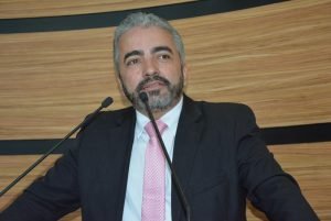 Florisvaldo questiona procedimento da Central de Regulação