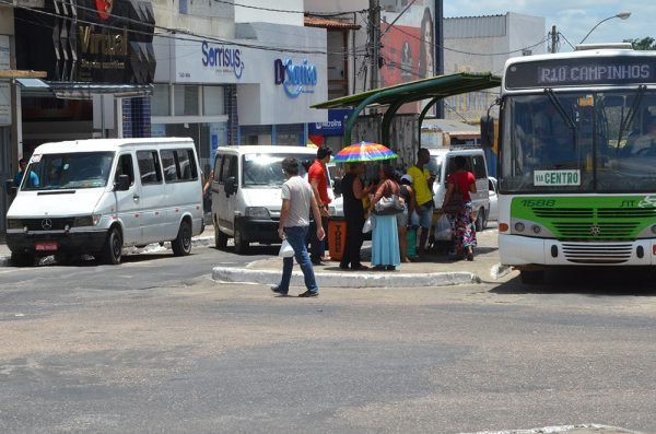 Prefeitura proibe vans na região do terminal de onibus