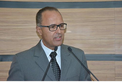 Valdemir cobra revisão de cortes dos salários dos servidores da Prefeitura