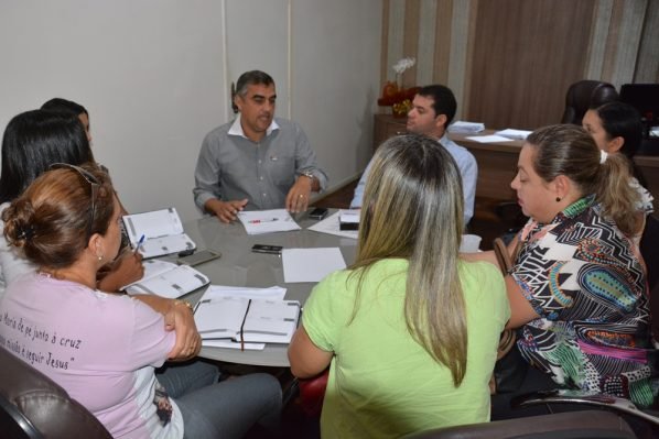 Secretaria de Administração se reúne com o Simmp