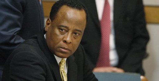 Filho de viciada e prostituta vira Juiz e hoje ajuda jovens