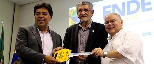 Ministro anuncia R$ 110 milhões para prefeituras baianas