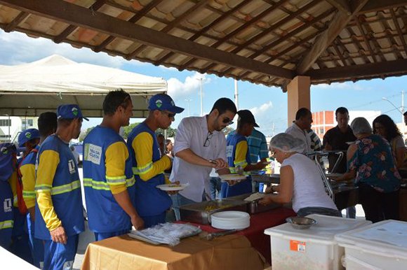 Governo Herzem realiza festa em homenagem aos garis