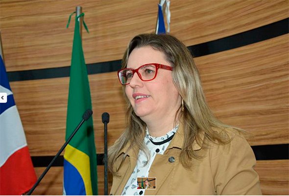 “Operação tapa buraco é obrigação do gestor” dispara Viviane