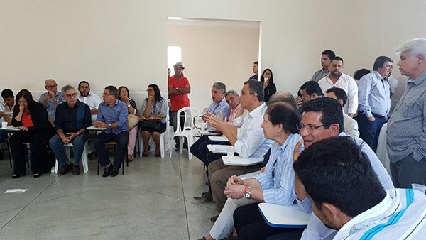 Rui discute consórcios com 29 prefeitos do Sudoeste