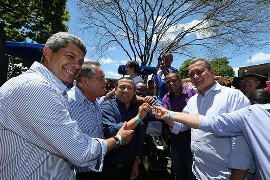 Governador Rui Costa entrega 1,5 mil cisternas em Barra do Choça
