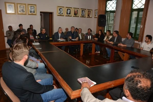 Governo, setores produtivos e autoridades discutem crise de abastecimento