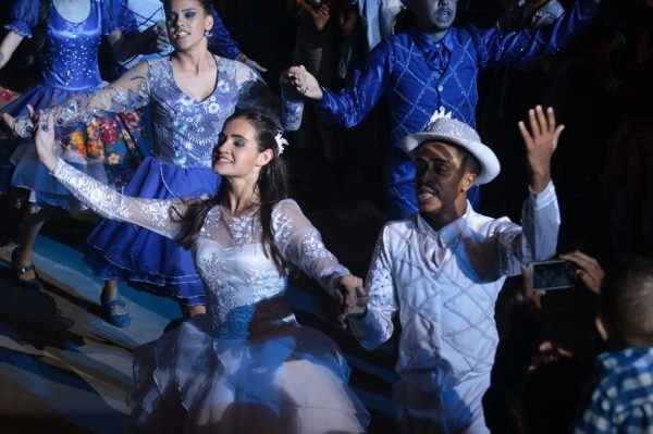 Quadrilhas encantam público no terceiro dia do Arraiá da Conquista