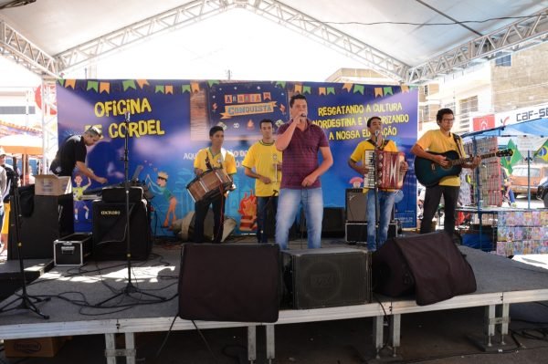 Arraiá da Conquista: Forró anima domingo de feira no bairro Brasil