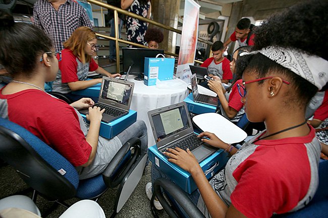 Projeto do Estado em parceria com o Google chega a mais de 300 escolas estaduais