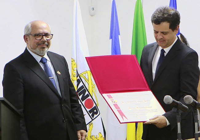 FAINOR outorga título de Doutor Honoris Causa