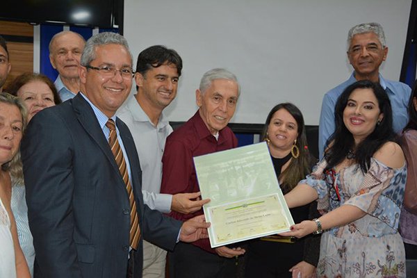 Câmara Municipal homenageia Carlos Jehovah em audiência pública