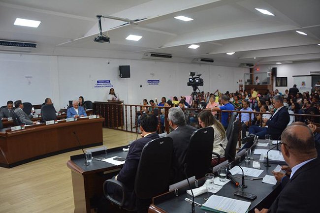 Sessão da Câmara marcada por reivindicações nas áreas de saúde, educação e transporte público