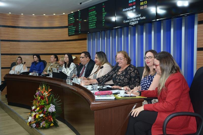 SESSÃO ESPECIAL: 13 anos da Lei Maria da Penha é discutida na Câmara