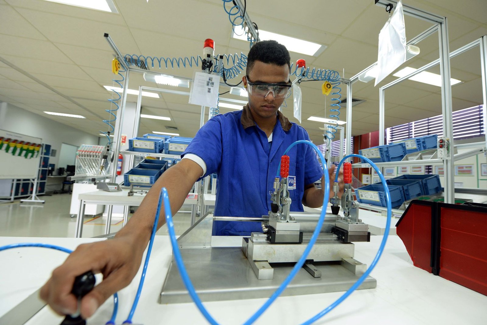 Bahia terá que qualificar 389.750 trabalhadores em profissões industriais