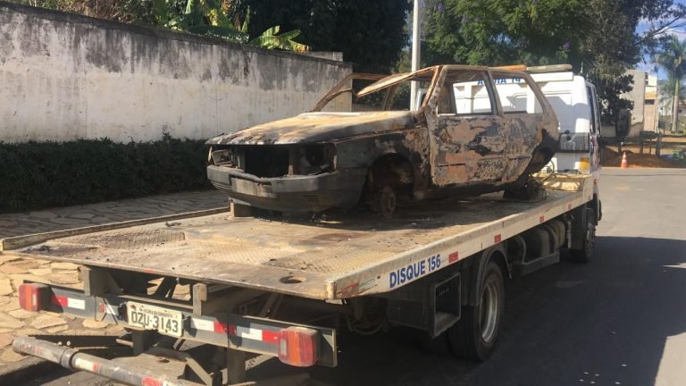 PMVC recolhe veículos abandonados nas ruas de Vitória da Conquista