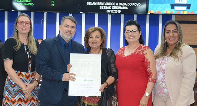 Primeira mulher escolhida  Comerciante do Ano recebe homenagens da Câmara