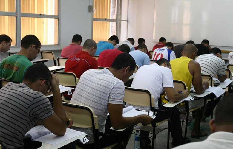 Pelo menos 164 concursos públicos estão com inscrições abertas no país