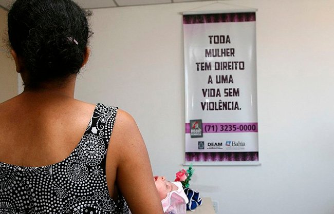 Serviços de saúde obrigados a comunicar à polícia casos de violência contra a mulher