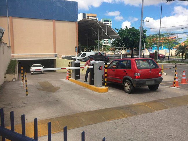 Hiper passa a cobrar por estacionamento: menos para clientes em compras