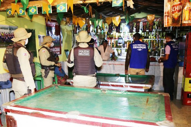Agentes da Prefeitura e da PM interditam 9 bares na zona rural de  Conquista