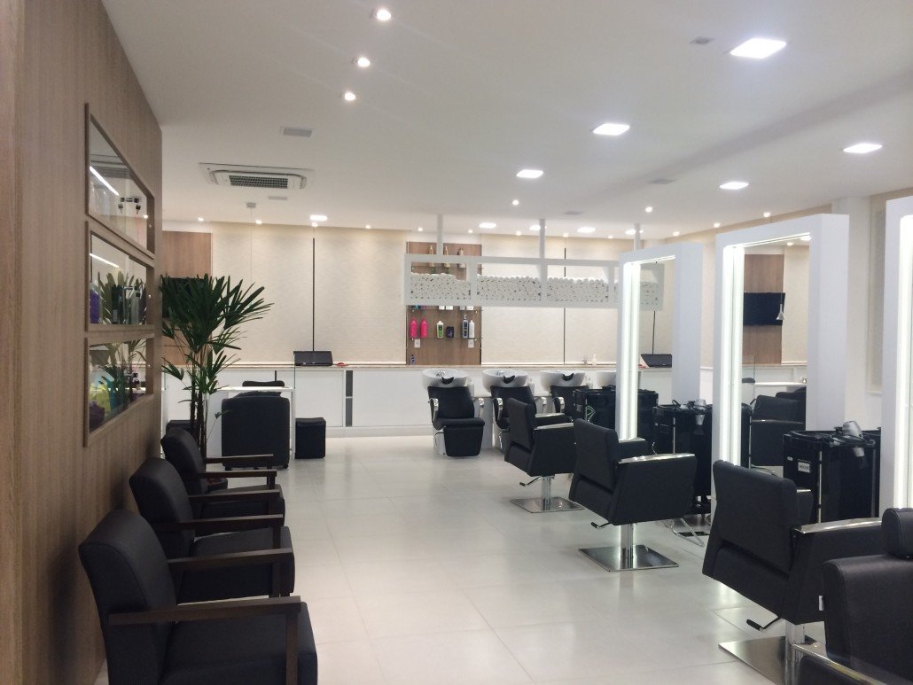 Salões e algumas empresas do setor de estética voltam a funcionar em Conquista