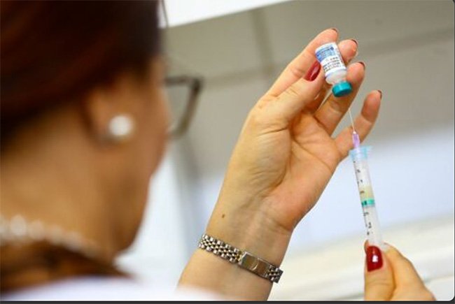Nova etapa da 1ª dose de vacina para trabalhadores de saúde começa sábado, 27