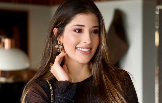 Clara Phileto ensina 5 técnicas para aplicar o blush e obter um efeito natural