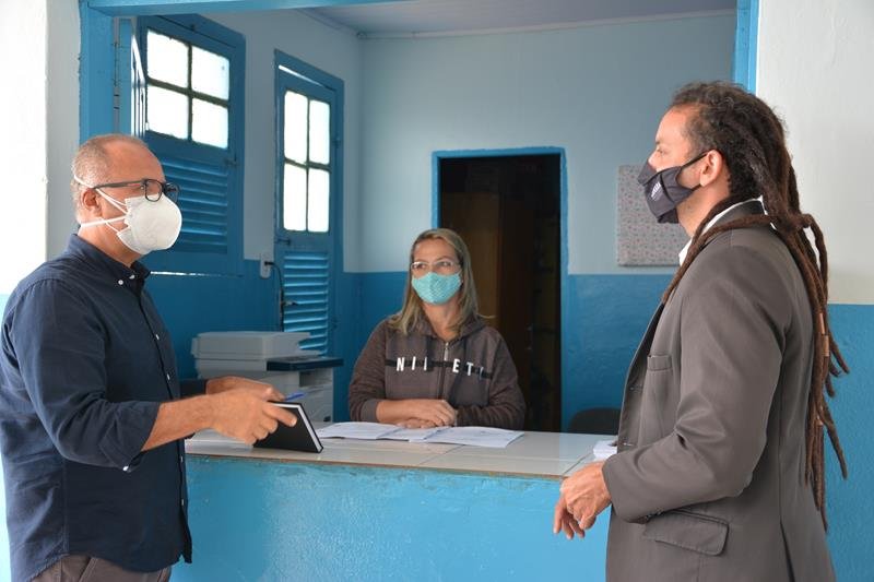 Vereadores da bancada de oposição visitam escolas públicas municipais de Conquista