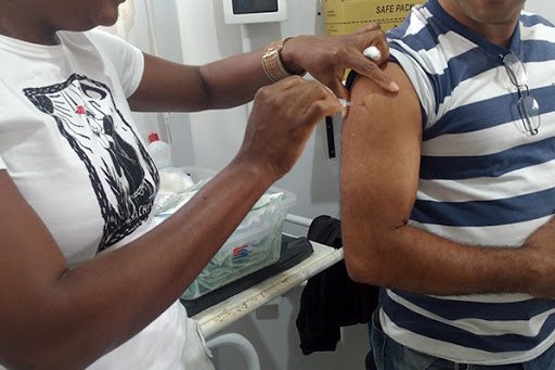 Vacinação contra Covid-19 continua nesta segunda-feira nas unidades de saúde
