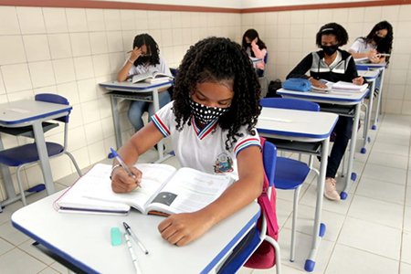 Aulas 100% presenciais na rede estadual de ensino começam nesta segunda-feira, 18