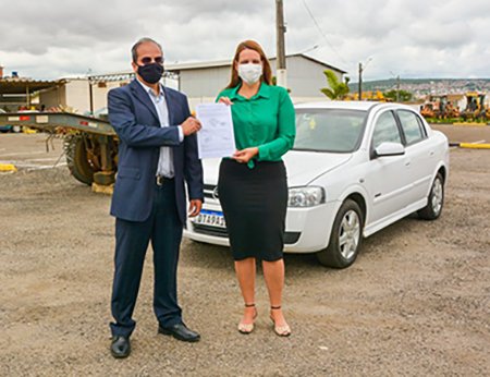 Prefeitura recebe doação de veículo e equipamentos apreendidos pela Receita Federal