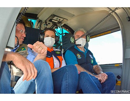 Prefeita Sheila e Ministros sobrevoam areas atingidas pelas chuvas no município