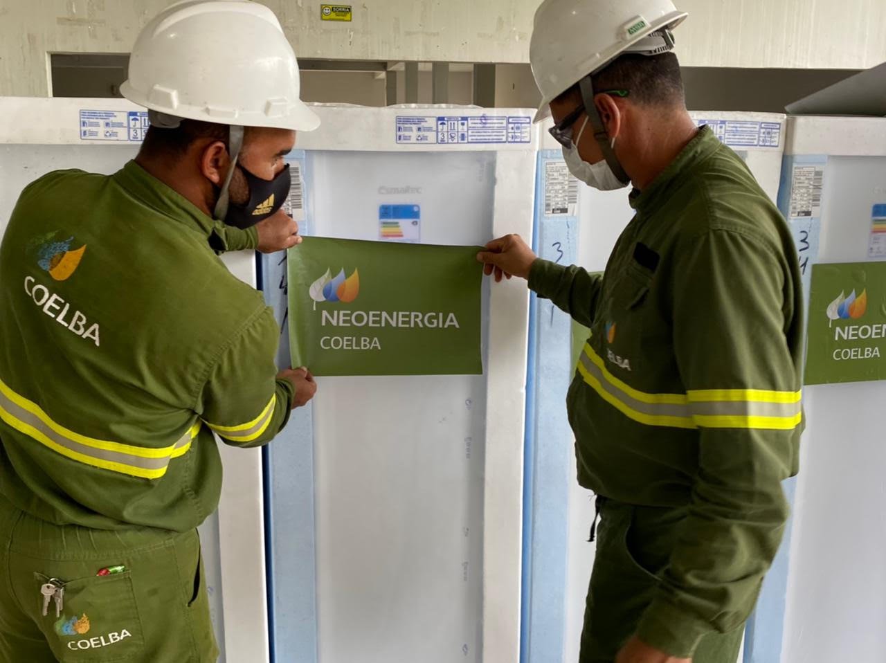 Neoenergia Coelba entrega geladeiras às famílias afetadas pelas chuvas em Itambé