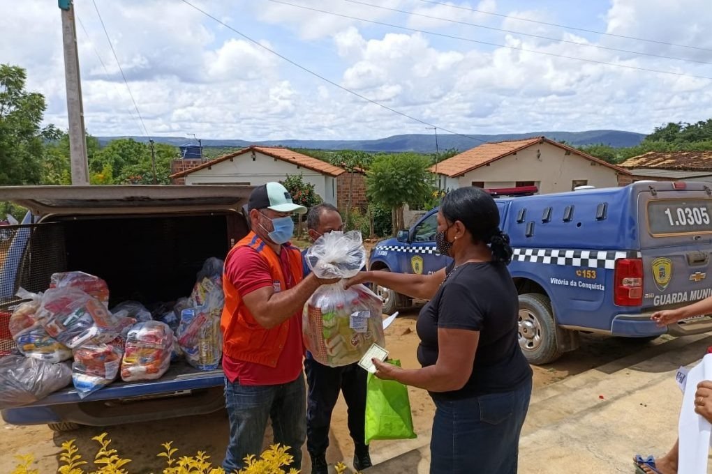 Distribuição de donativos arrecadados pela Prefeitura nunca parou. Saiba o que realmente ocorre