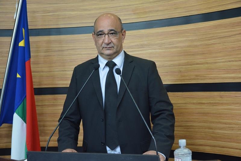 Chico Estrella explica saída da liderança do Governo e diz que continuará defendendo prefeita Sheila