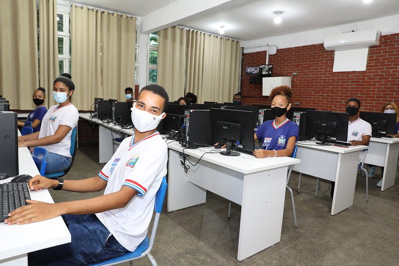 Estado publica edital para 110 mil vagas de cursos de qualificação profissional do Programa Educar para Trabalhar