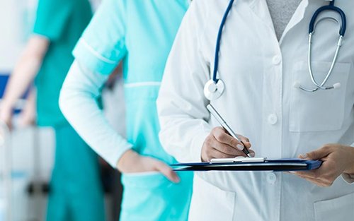 Mais de 100 profissionais de saúde começam a trabalhar nesta quarta-feira na rede municipal de saúde