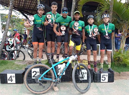 Projeto incentiva e acompanha jovens a pedalarem e competir profissionalmente