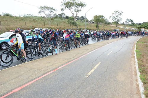 Mais de 500 ciclistas participam de passeio ecológico no dia do Meio Ambiente