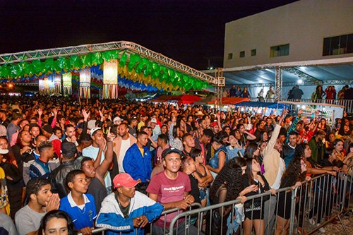 Terceira noite do Arraiá da Conquista agrada todos os públicos e estilos