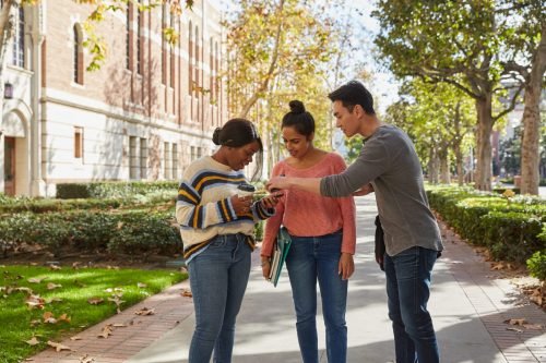 Santander Universidades ajuda a pagar a faculdade de 1,5 mil estudantes