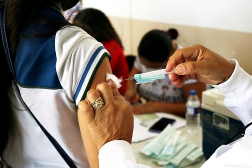 Vacinação contra Covid prossegue nesta terça, 28, em todas as unidades de saúde