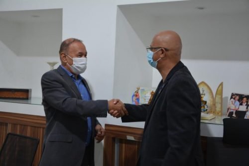 Dudé transmite interinamente presidência da Câmara a Hermínio Oliveira