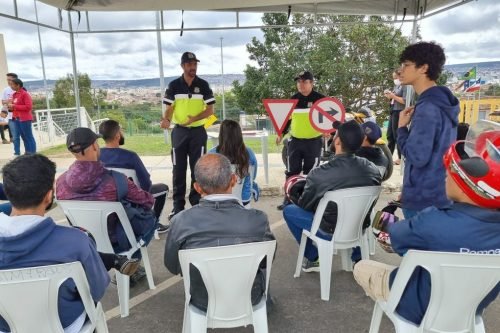 Blitz educativa conscientiza motociclistas sobre conduta preventiva no trânsito