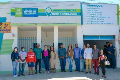 Prefeitura entrega fogões e botijões de gás adquiridos com dinheiro de doações feitas durante emergência das chuvas