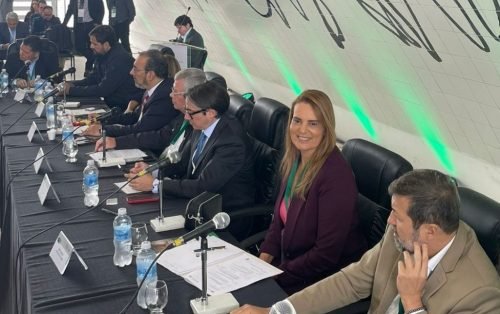 Sheila assina compromisso de gestão harmonizada com a natureza em evento nacional