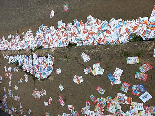 Material de campanha recolhido nas ruas de Vitória da Conquista será destinado ao projeto Mãos que Reciclam