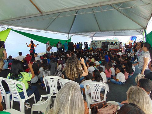 Alunos da rede municipal participam de festa promovida pela Unimed com lançamento de livro infantil