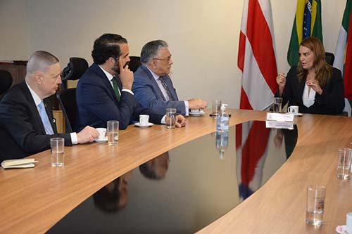 Prefeita recebe comitiva de banco que veio conhecer áreas da cidade onde será executado financiamento internacional